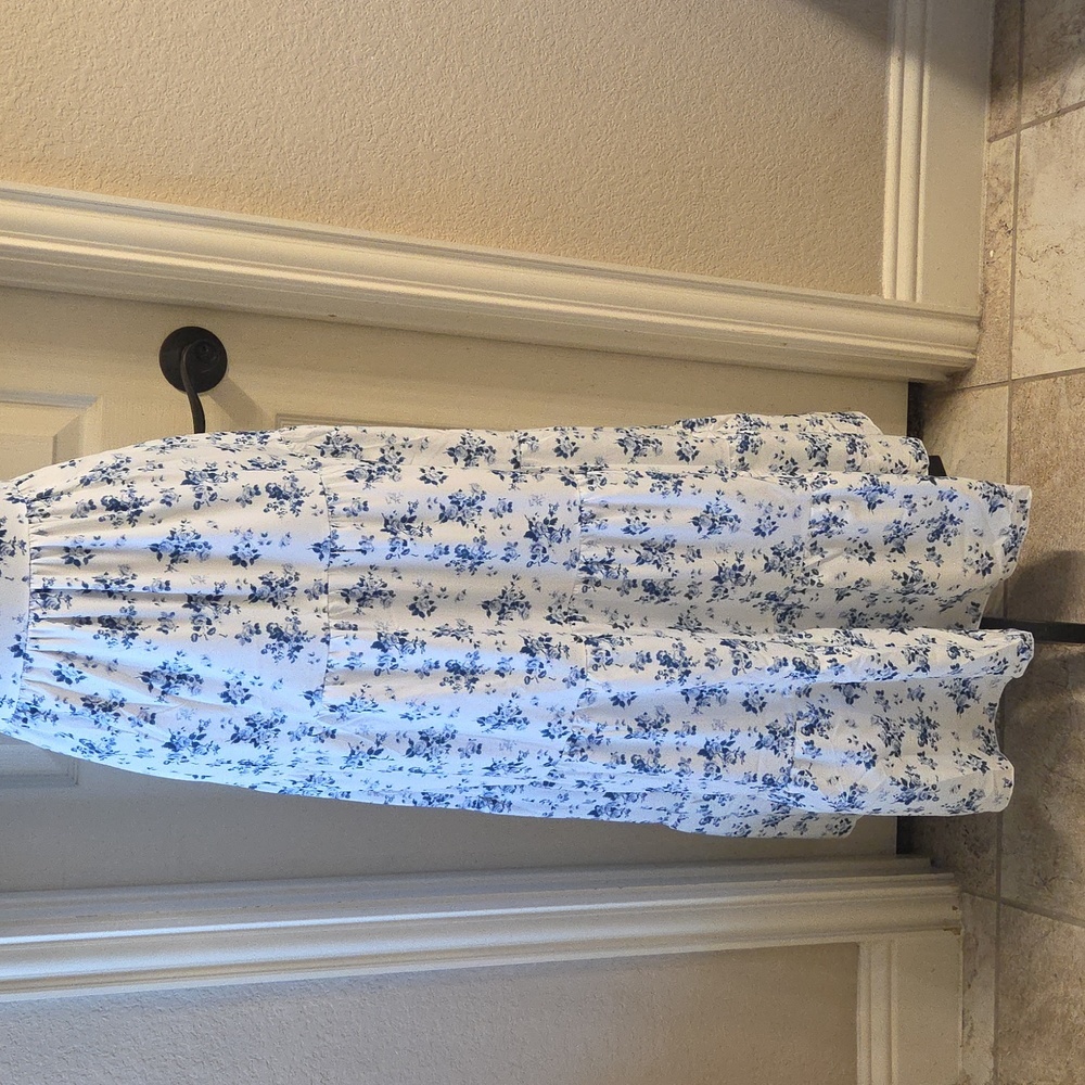Floral Spaghetti Strap Maxi Dress With Cut Out In Back - Picture 4 of 16